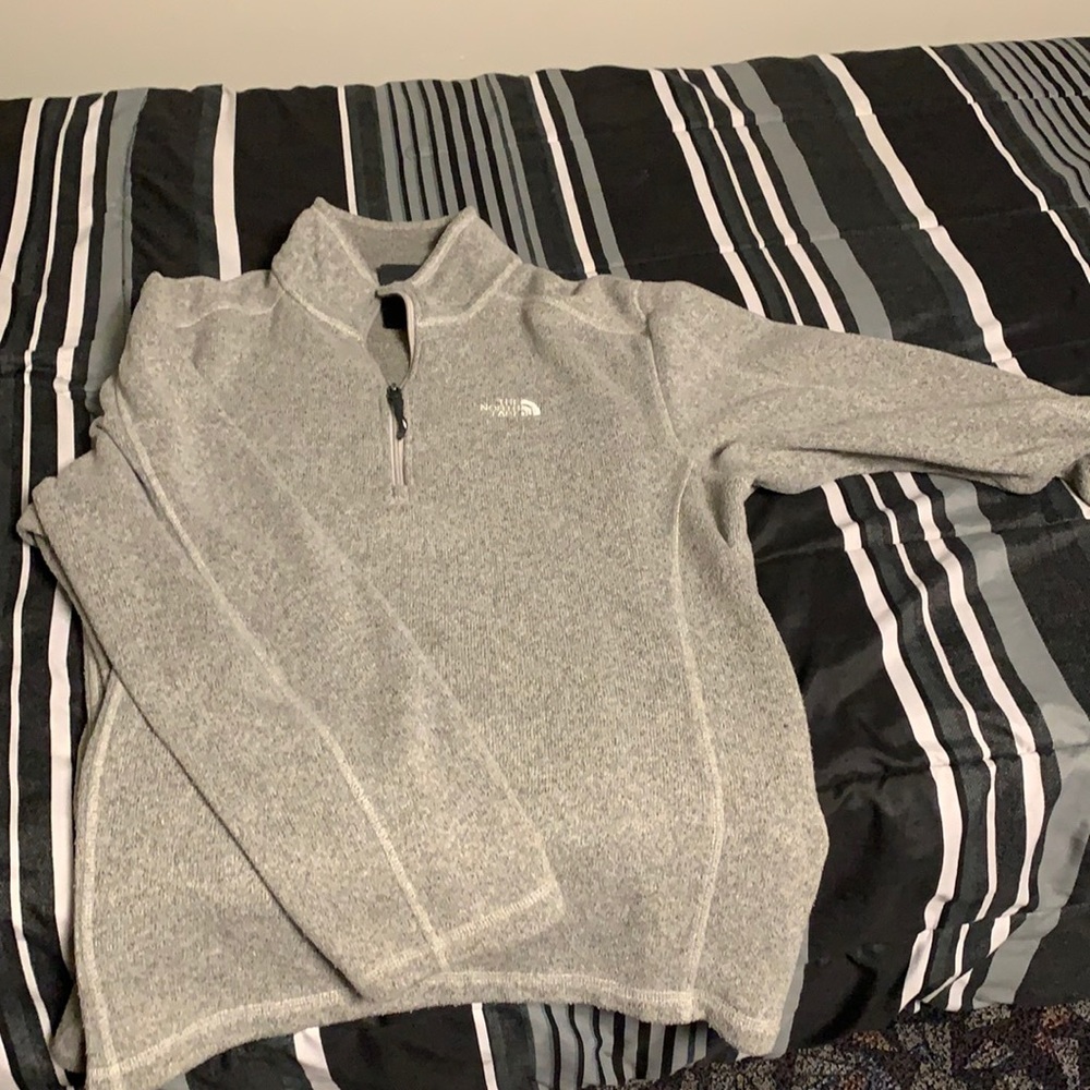 Men’s North Face sweater. Size L